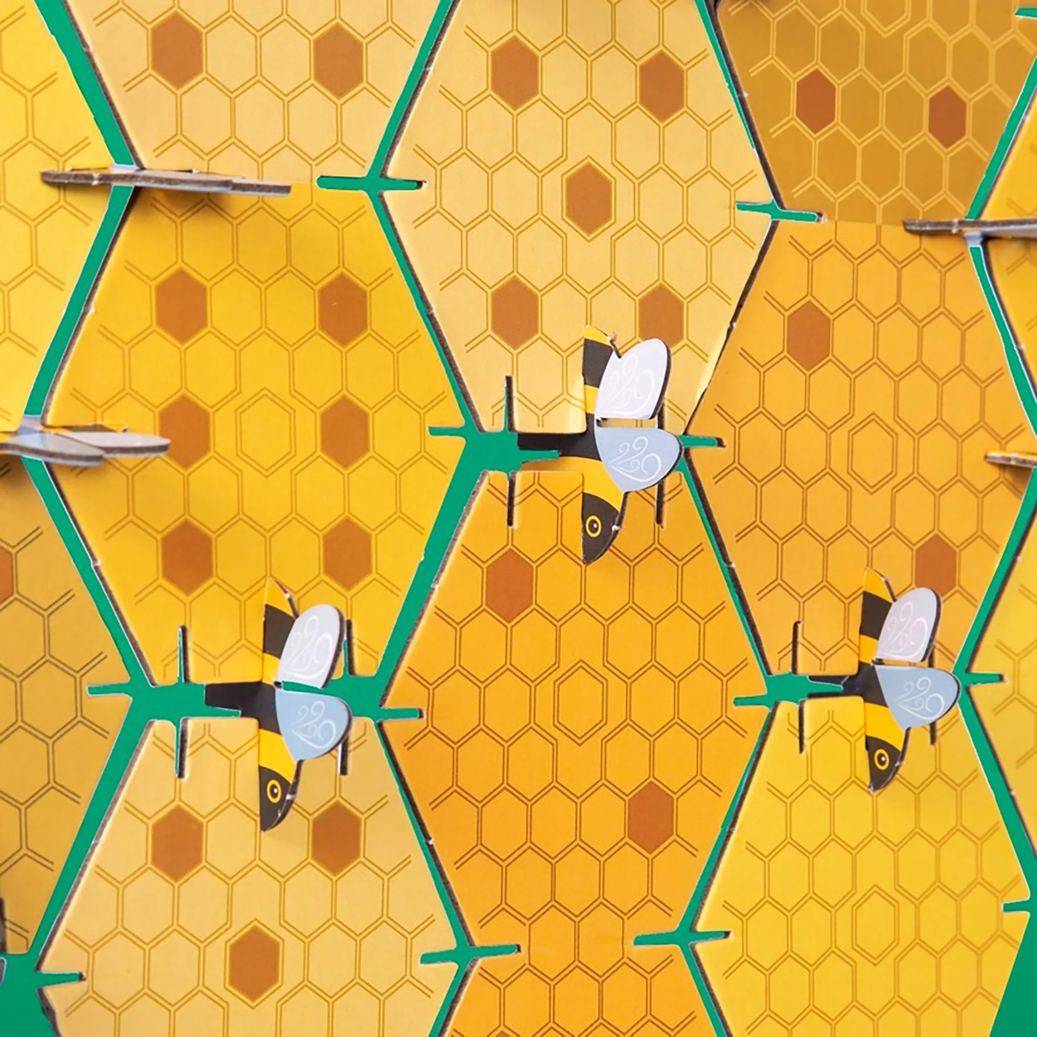 Build A Beehive Dominoes Game - Image 3